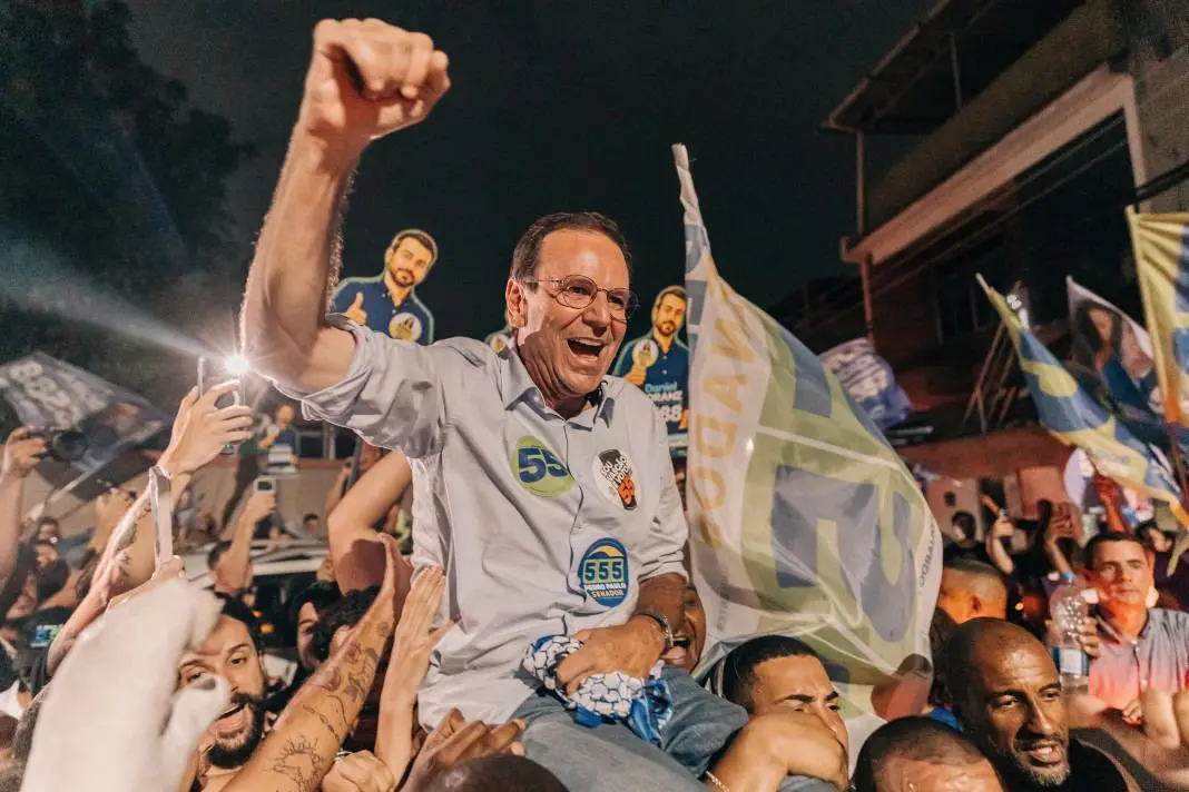 Eduardo Paes percorreu seis cidades da Baixada Fluminense e bairros do Rio prometendo investir em mobilidade e infraest…