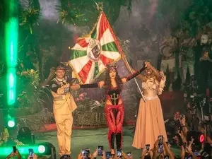 Anitta foi coroada rainha de bateria da Grande Rio. Achei que a força que ela traz para a arte reflete essa conquista, …