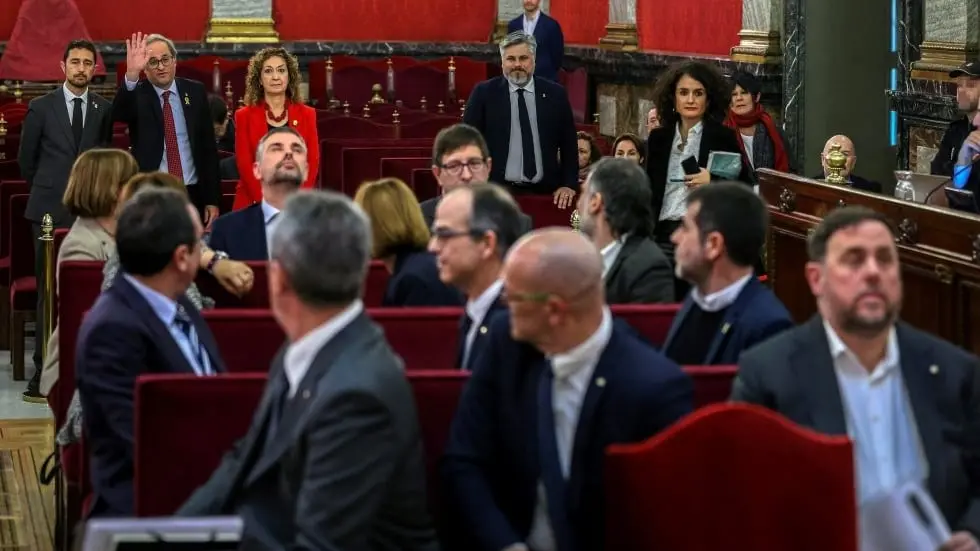 Supremo pergunta se deve anistiar exdirigentes do procés por malversação após sentença do Constitucional. A questão lev…