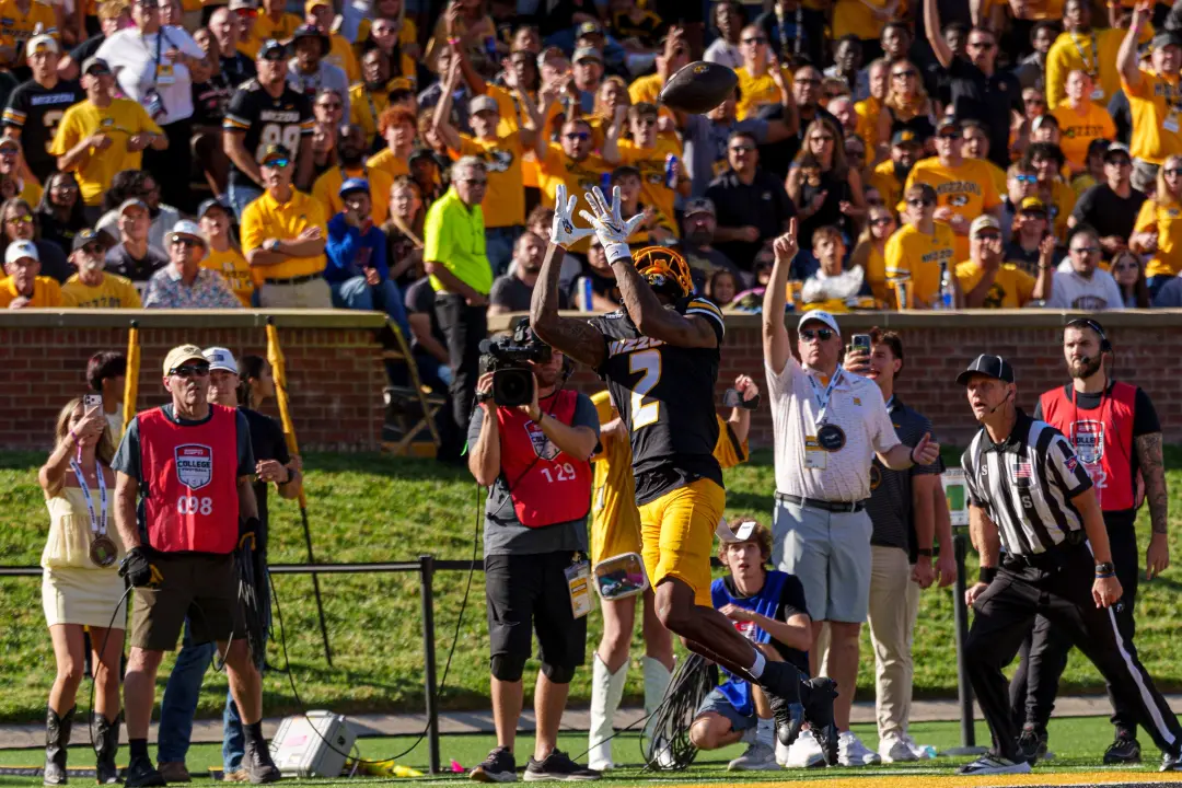 Caleb Goodie teve um impacto grande no Mizzou, com um touchdown no primeiro tempo e um dig catch no segundo tempo. A ge…