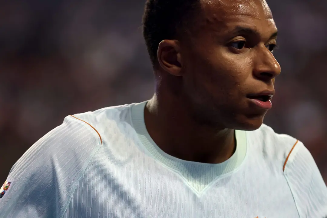 Mbappe, que fez oito gols em oito jogos na temporada 2026/27, está sob questionamento sobre seu futuro no Real Madrid p…