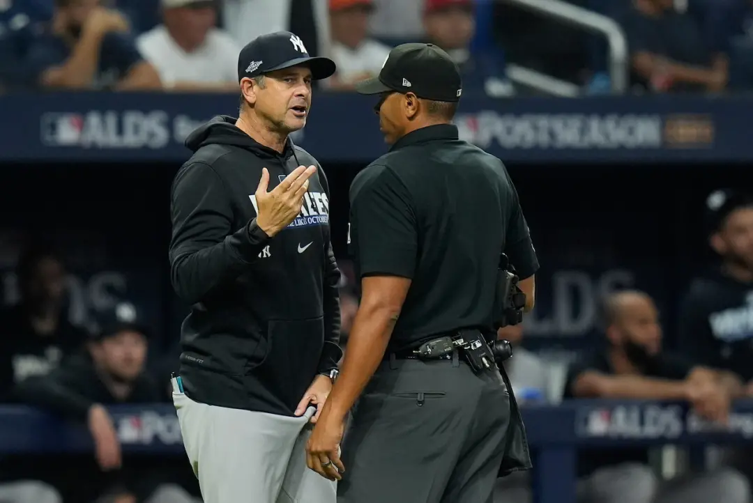 Game 7 da série de campeonatos tinha o Yankees levando 3 a 0, mas a virada veio com um base hit de Johnny Damon no velh…