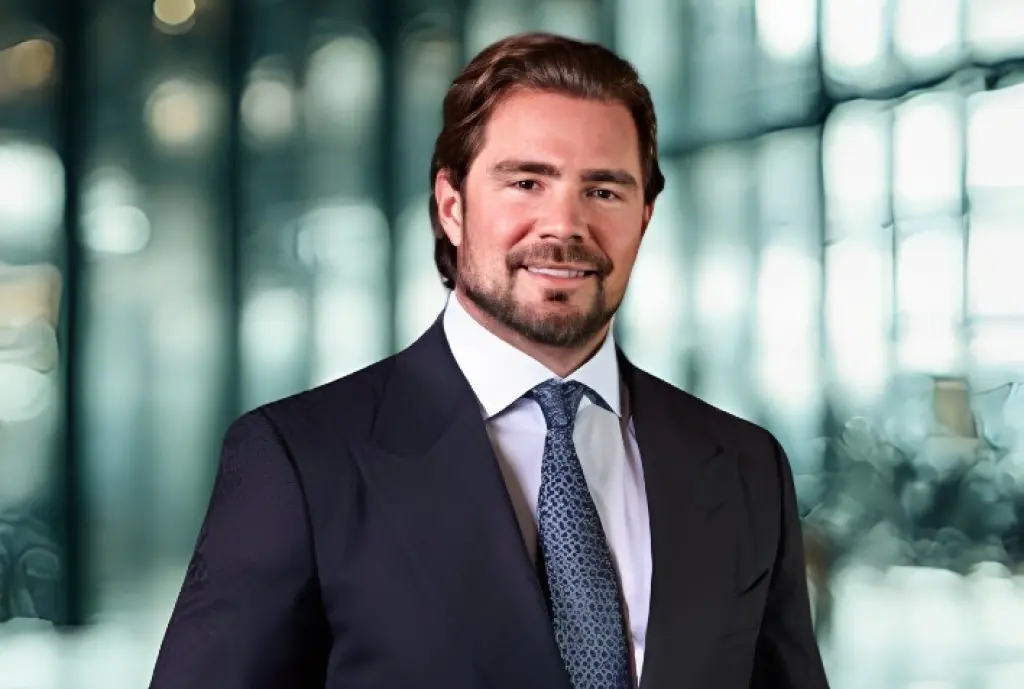 Na Lagoa, um freguês quis saber sobre o uísque Macallan da vitrine, mas a atendente só respondeu que era matéria exclus…