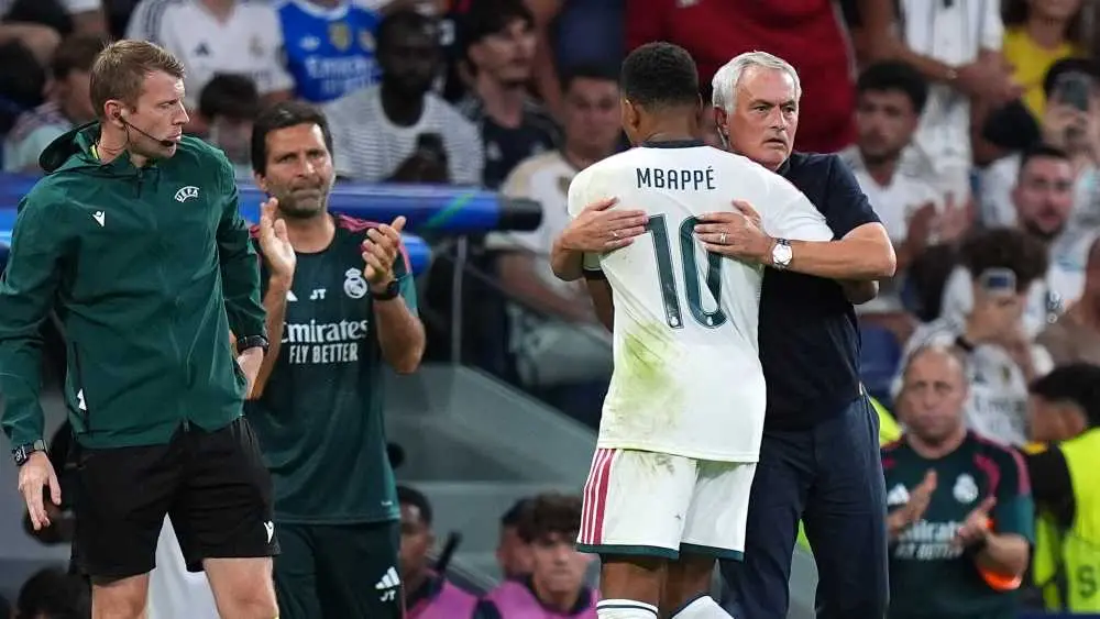 Mourinho volta para Roma no Estádio Olímpico como técnico do Real Madrid. É o primeiro jogo competitivo dele ali desde …