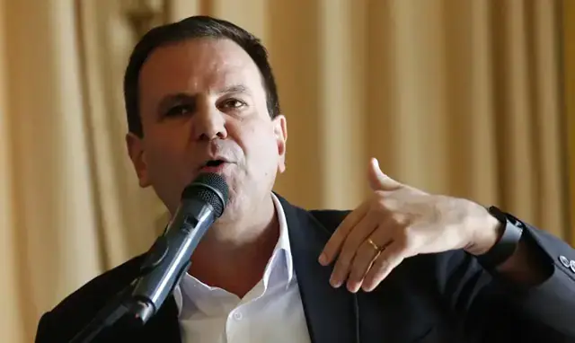 Paes aciona o TSE para manter Garotinho na disputa no Rio de Janeiro. A saída tardia do ex-governador busca beneficiar …