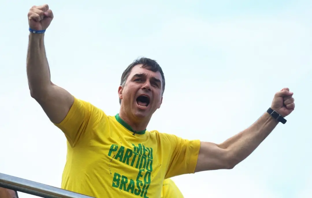 Senador Flávio Bolsonaro assumiu compromisso com a FPA, prometendo investir em infraestrutura, seguro agrícola e previs…