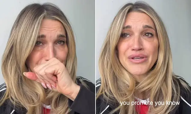 Ashley Roberts, da Pussycat Dolls, chorou muito revelando que quase cancelou a turnê por se sentir insegura para cantar…