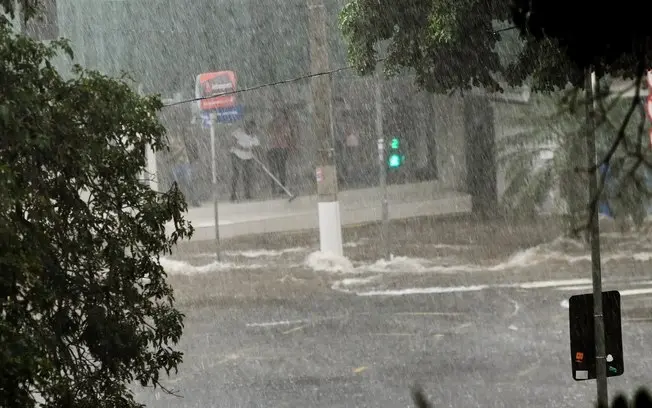 Sul com grande risco de temporais nesta quarta, chuva moderada a forte chegando no Rio Grande do Sul. Essa instabilidad…