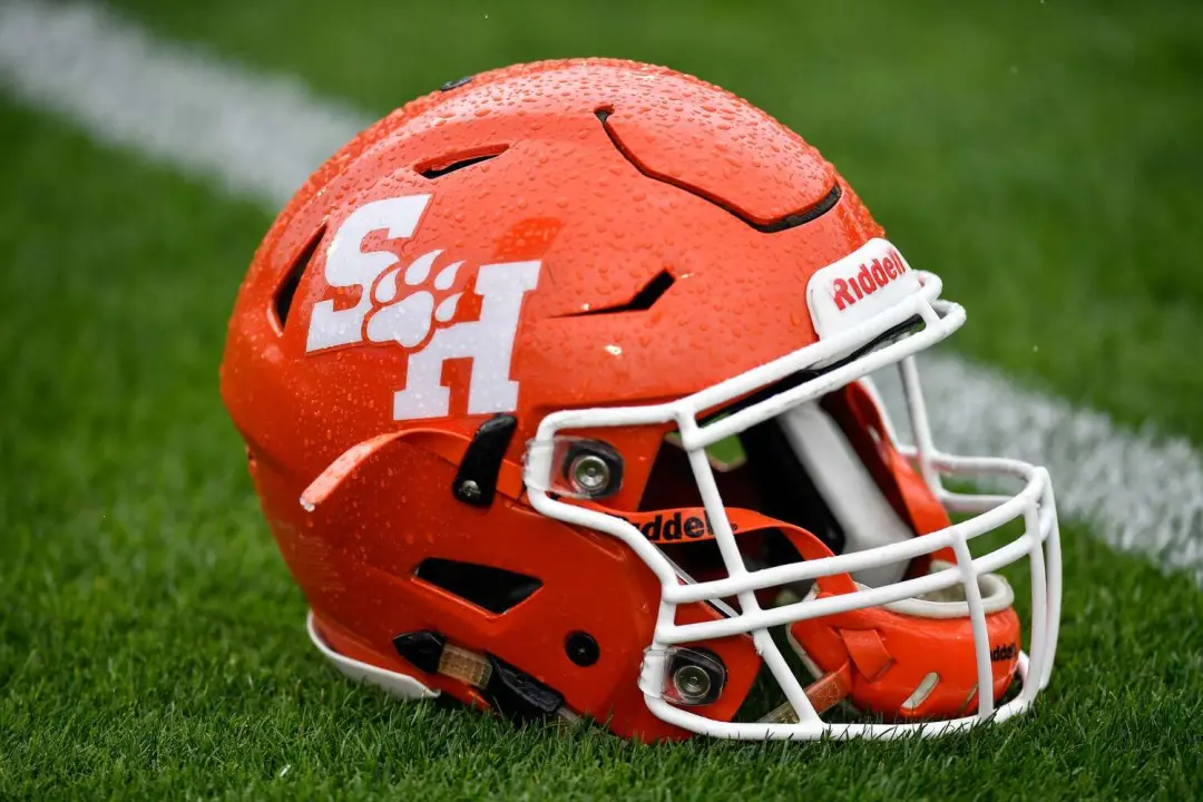 Sam Houston encara Liberty no jogo de quinta-feira, às 18h, na Williams Stadium, em Lynchburg, VA. A equipe dos Bearkat…