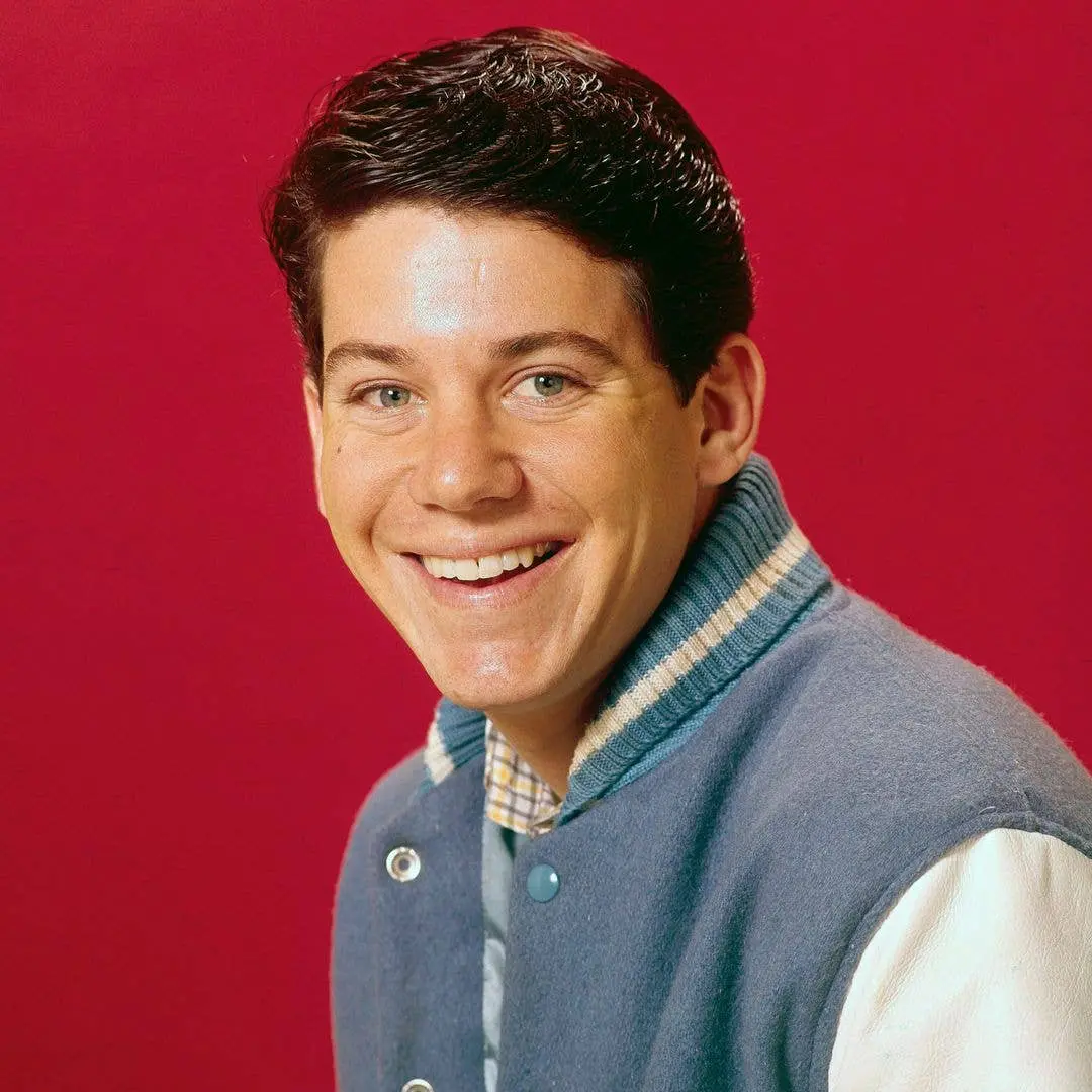 Anson Williams, que interpretou Potsie em Happy Days, postou uma foto de si mesmo sem camisa aos 77 anos. Ele disse que…
