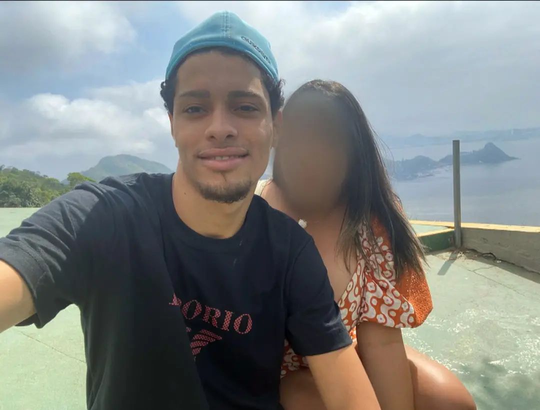 Motoboy de 25 anos morreu atropelado em Niterói na madrugada de segunda. O irmão disse que o carro tinha várias pessoas…