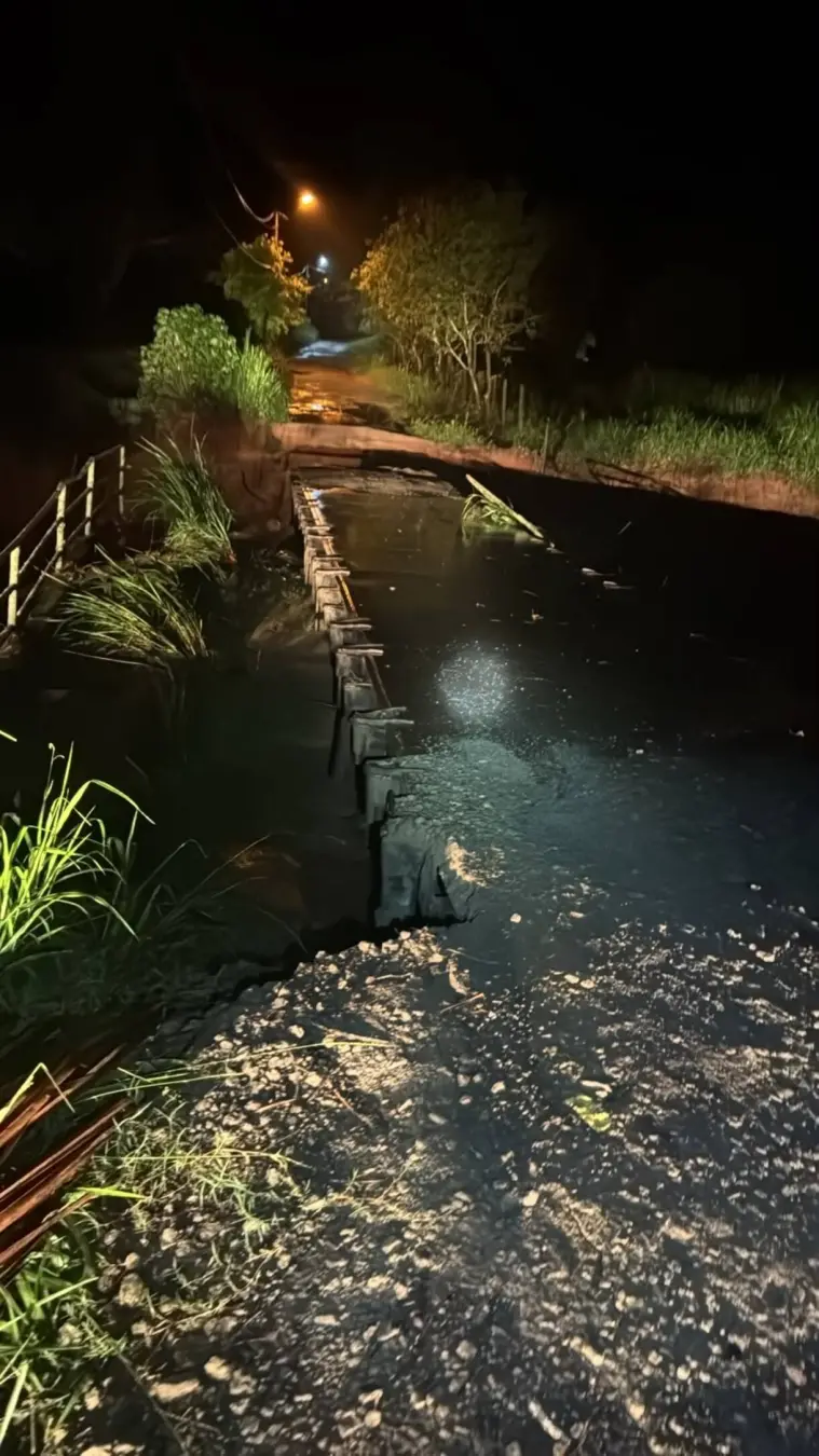 Em Rio das Flores, temporal deixou casas alagadas, deslizamentos e cerca de 30 pessoas desabrigadas. O volume da água i…