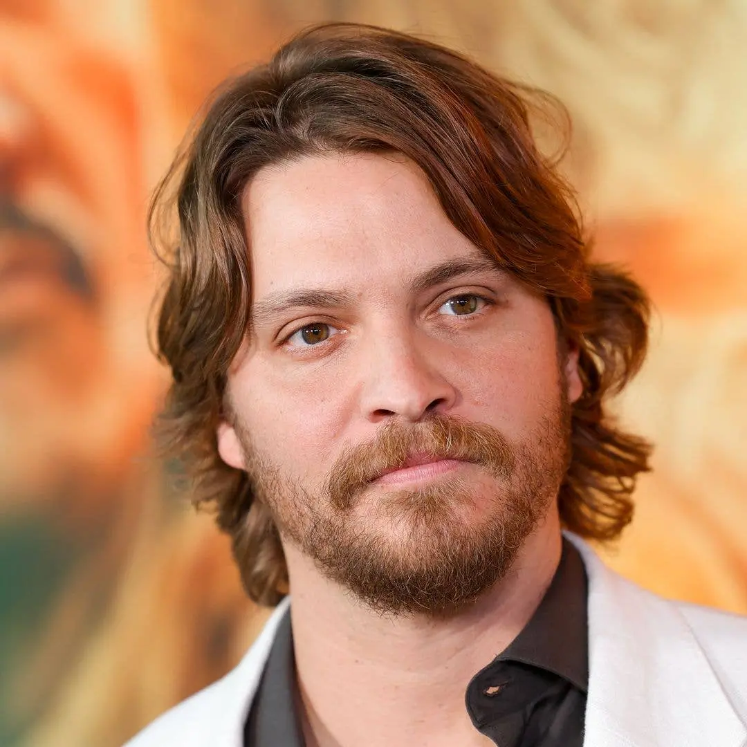 Luke Grimes esclareceu a situação com Kevin Costner, que deixou o drama Yellowstone no meio da temporada cinco em 2024.…