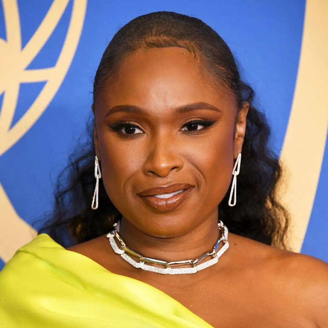 Jennifer Hudson mostrou como acorda o filho adolescente dela durante o programa Today com Jenna e Sheinelle. A rotina m…