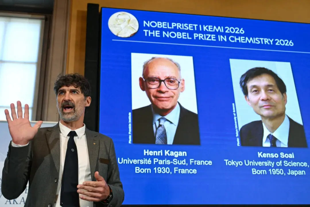 Henri Kagan e Kenso Soai ganharam o prêmio Nobel de química por descobrir como fazer moléculas com imagem especular cor…