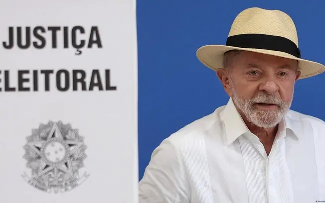 A diferença entre Lula e o segundo colocado no primeiro turno foi de 1,9%, a menor desde 1989. Isso é um ponto que os e…