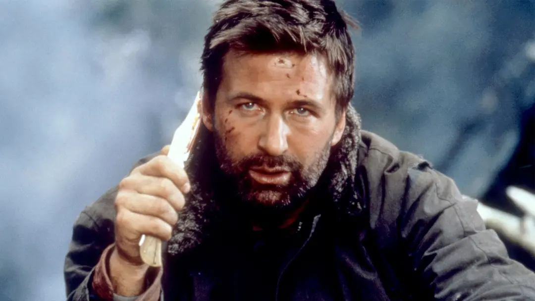 Um filme antigo do Alec Baldwin se mantém entretido, mesmo que o tom sério dele vire piada com o tempo. A gente vê como…