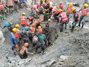 Nepal encerra buscas com milhares de desaparecidos após enchente. Situação grave, mostra o impacto terrível da natureza…