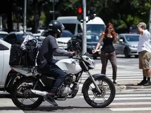 TST manda Ambev pagar adicional de periculosidade para vendedor de moto. Isso mostra que a lei tem que ser aplicada mes…