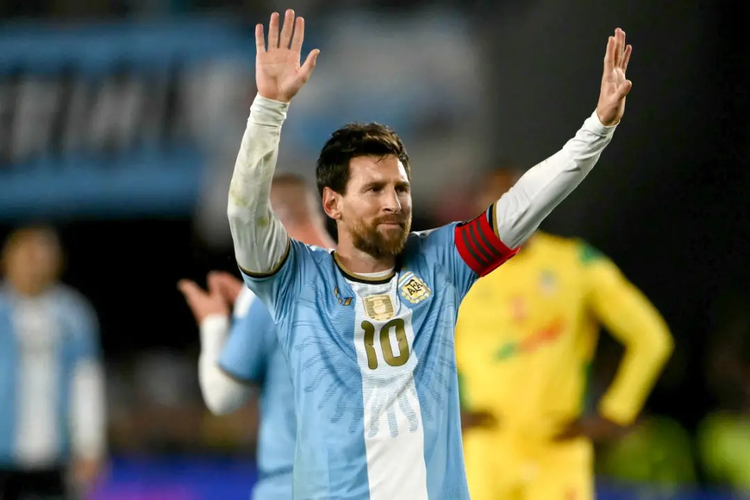 Lionel Messi deixa a seleção argentina, finalizando um ciclo com oito Bolas de Ouro e uma Copa do Mundo. A longevidade …