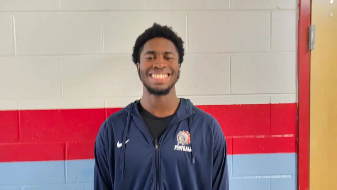 Marcus Matthews, atacante e defensor de Pennsauken, tem seis sacks e oito tackles for loss em seis jogos. Focar em esco…