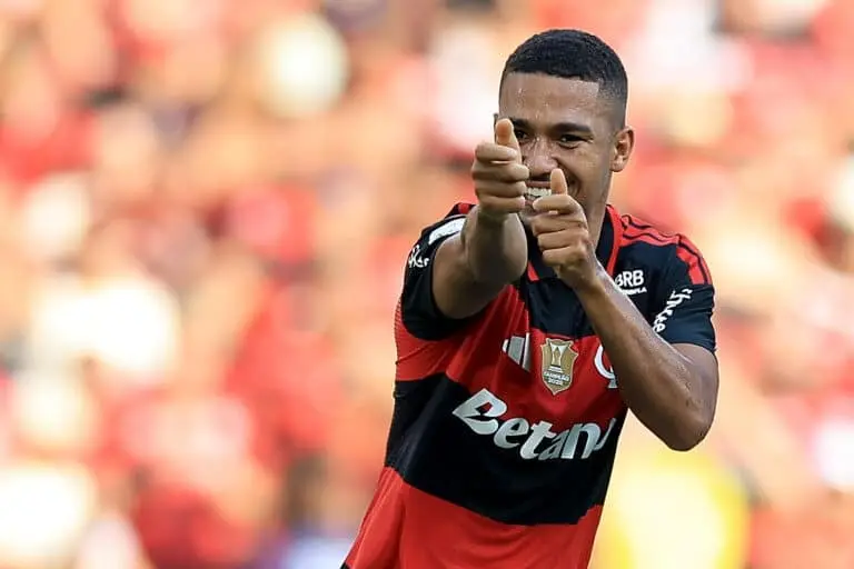 Roma fez uma proposta de 25 milhões de euros para Samuel Lino, mas o Flamengo recusou. É um lance grande, mas o clube s…
