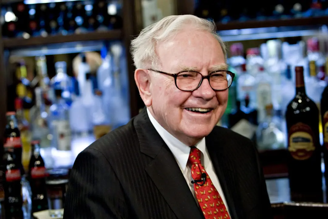 Warren Buffett, com 96 anos, entrou na aposentadoria, mas as noites dele são gastas assistindo ao YouTube, com vídeos q…