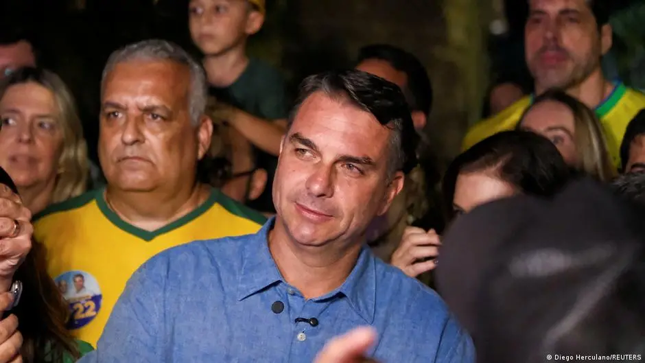 Flávio Bolsonaro falou em mudar a Constituição com maioria no Congresso. Mudar a lei maior sempre gera debates profundo…