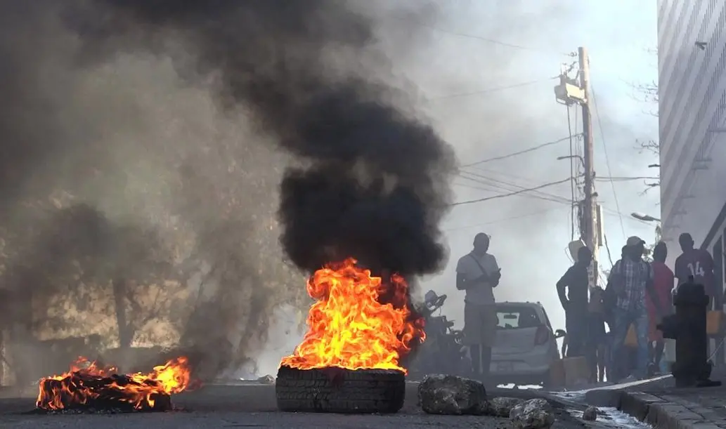 Haiti adia eleições por tempo indeterminado, completando dez anos sem votação. A crise política e a violência das gangu…