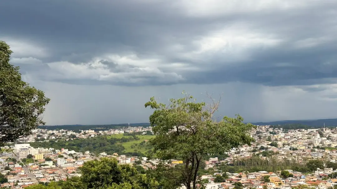Divinópolis tem alerta de tempestade com chance de chuva isolada entre 7 e 9 de outubro, com máxima chegando a 33 graus…