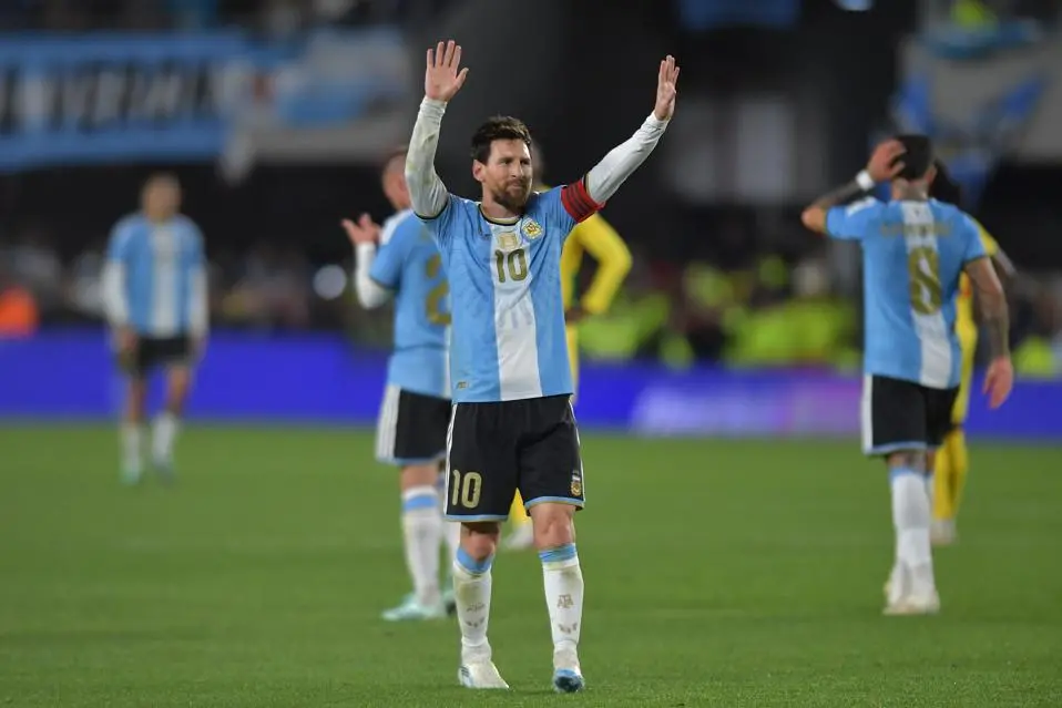 Buenos Aires viu Messi fazer sua despedida no Monumental, marcando e dando assistência no jogo contra Benin. O futebol …