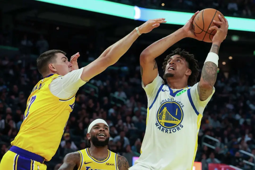Warriors venceram Lakers por 124 a 98 em jogo de pré-temporada. O jogador Yaxel Lendeborg marcou 17 pontos nesse jogo, …