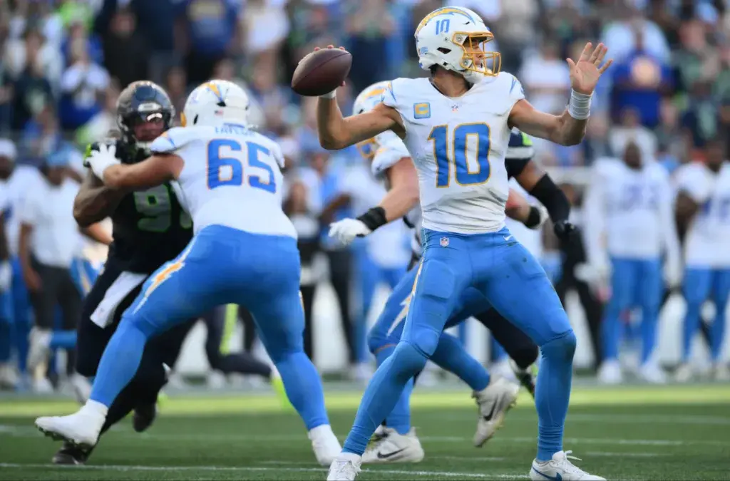 Herbert teve uma partida com erros, mas mostrou pontos positivos contra os Seahawks, com a ofensiva parecendo mais resp…