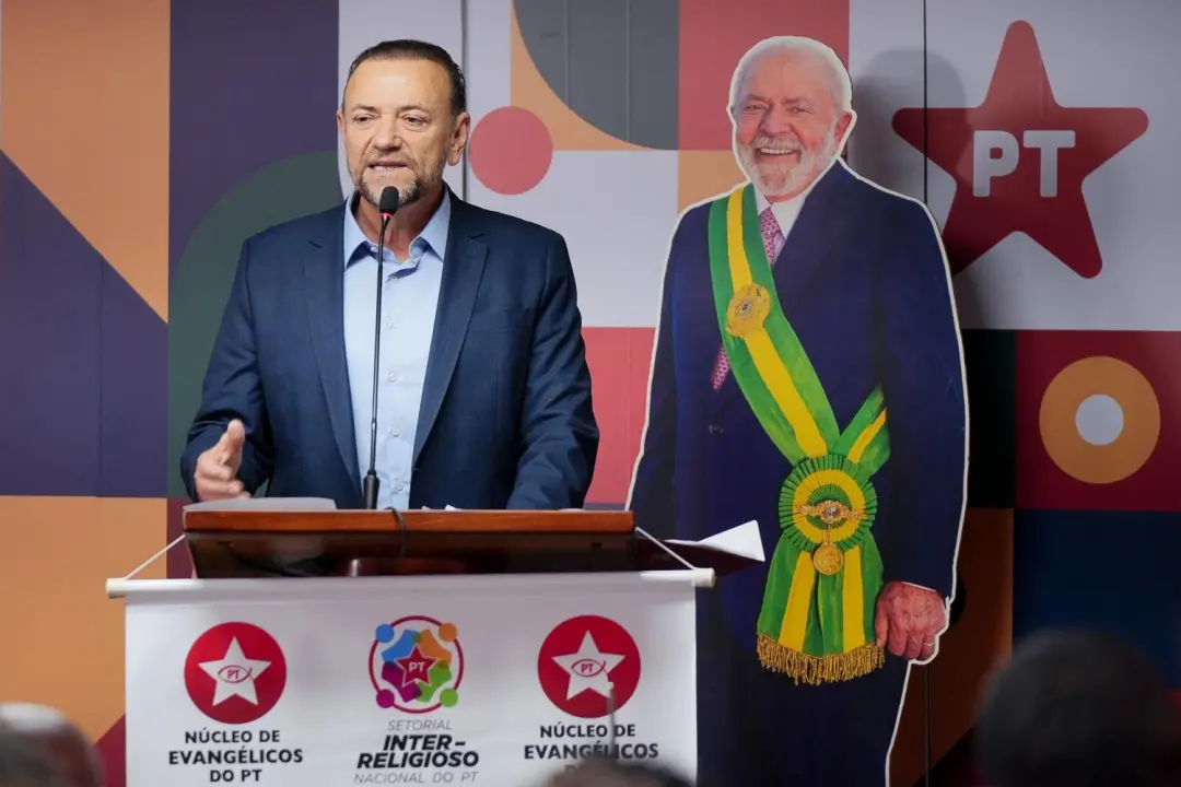Camilo Santana deve entrar na coordenação geral da campanha Lula, reduzindo o poder de Edinho Silva. A troca pode traze…