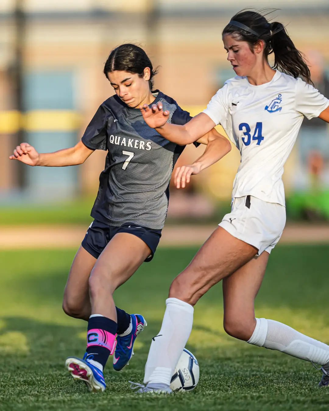 Moses Brown venceu South Kingstown por 4 a 2 no futebol feminino da Divisão I. A atuação de Cole Walker com três gols m…
