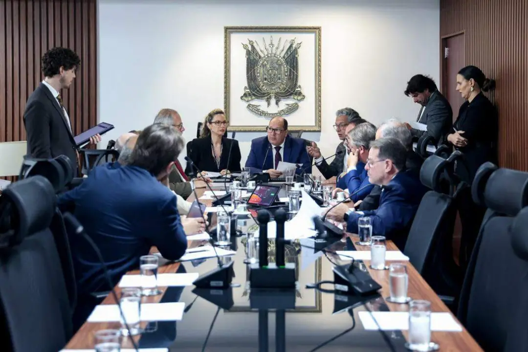 Assembleia Legislativa só volta a votar em plenário depois do segundo turno das eleições, paralisando 22 proposições. A…