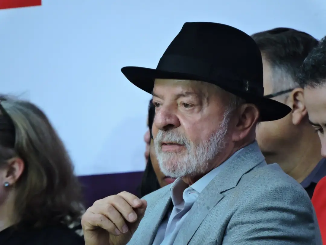 8118 votos de Lula em unidades prisionais, contra 2605 do Flávio Bolsonaro. Essa movimentação mostra que o voto nesse e…