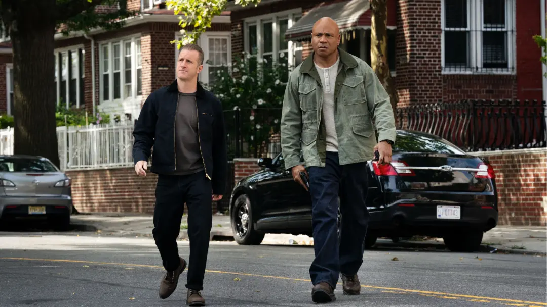 NCIS New York, o sexto spin off, teve mudança criativa no primeiro episódio com um caso pessoal sombrio para Sam Hanna.…