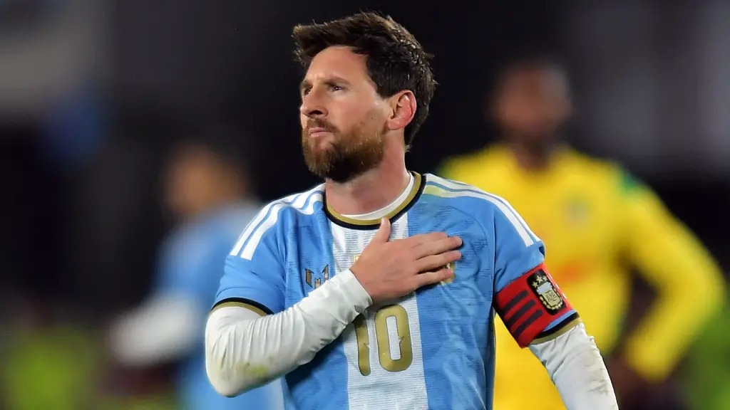 Messi finalizou carreira na Argentina com um gol e duas assistências em amistoso contra Benin, no Monumental. A despedi…