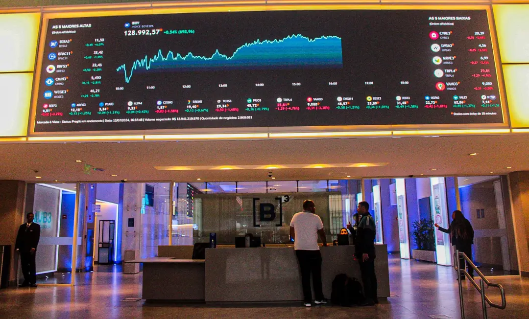 Ibovespa ultrapassou 200 mil pontos com mais de 7% de alta na segunda. A euforia vem do favorecimento esperado para pau…