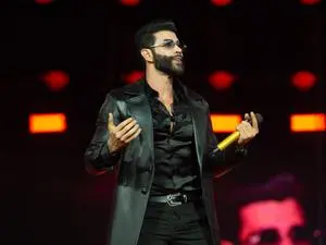 Gusttavo Lima foi condenado pela justiça por ter expulsado uma mulher de show. A condenação levanta a questão do respei…