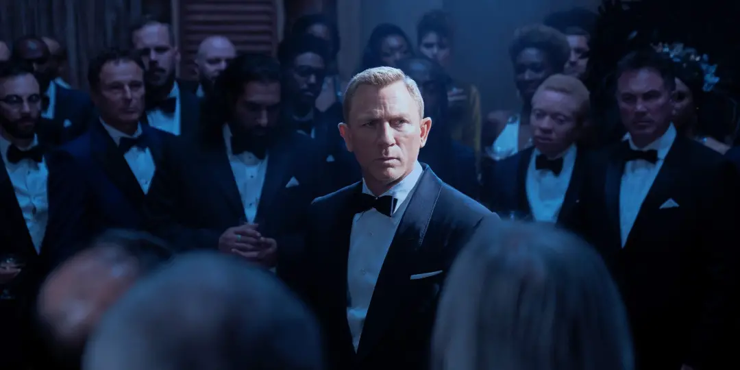 Ian Fleming James Bond, personagem que define o gênero de espionagem, está sendo considerado para um papel de vilão. É …
