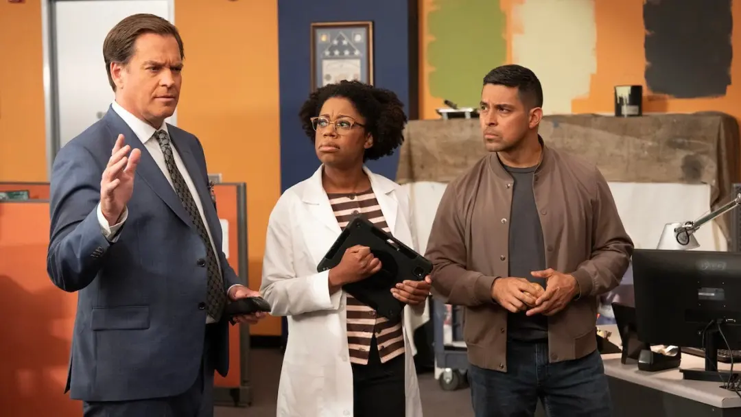 Tony DiNozzo retornou na temporada 24 de NCIS, sendo baleado ao investigar Mateo, logo após voltar para D.C. Isso mostr…