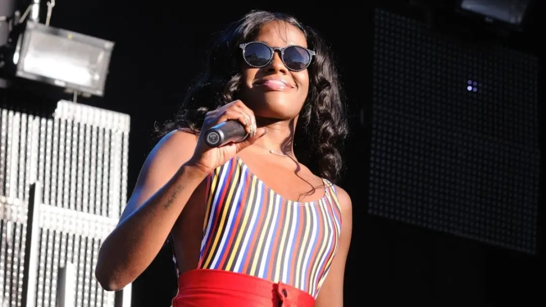 A Azealia Banks se mudou para Israel e começou a mostrar fotos da nova casa em Tel Aviv. A mudança depois de anos de es…