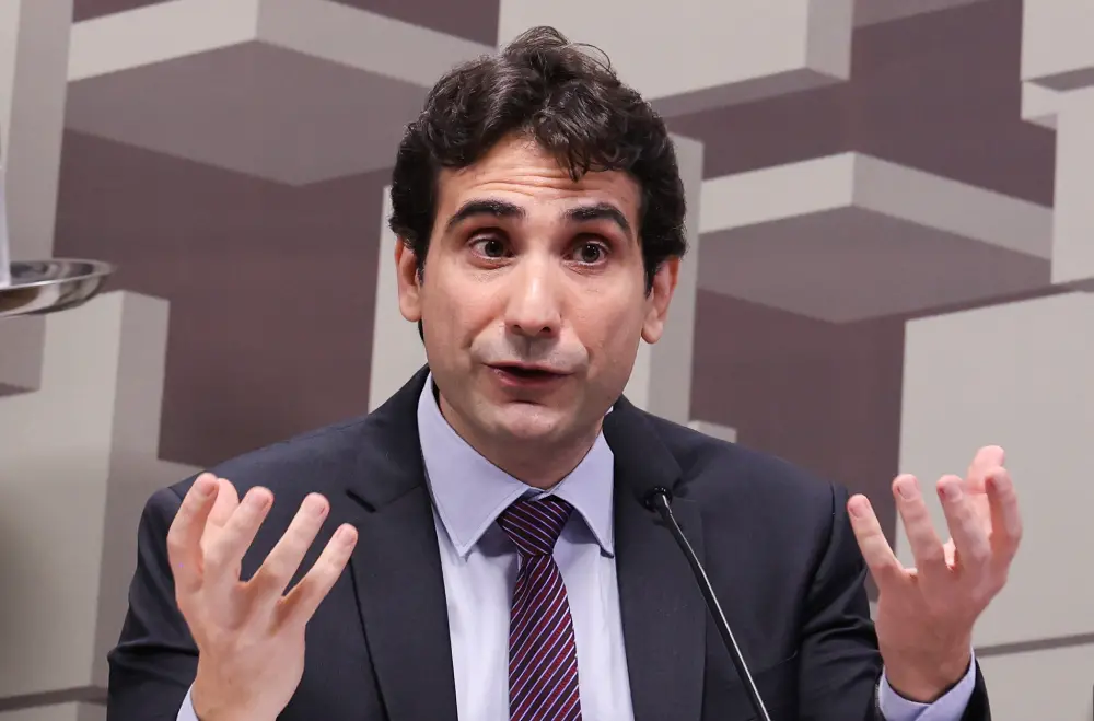 Presidente do Banco Central, Gabriel Galípolo, depôs à PF como testemunha no inquérito do caso Master em Brasília. A fi…