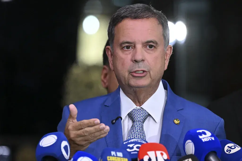 Senador Rogério Marinho foi internado no Hospital DF Star, em Brasília, por quadro de febre e mal-estar durante um voo …