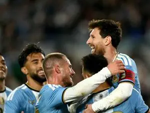 Messi comanda a Argentina, marca e assiste na despedida com vitória. É bom ver o comprometimento, mas torço para que el…