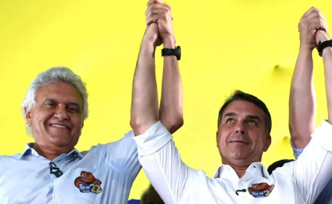 Flávio Bolsonaro ampliou articulação para o segundo turno, recebendo apoio de Caiado e União Progressista em Goiânia. A…