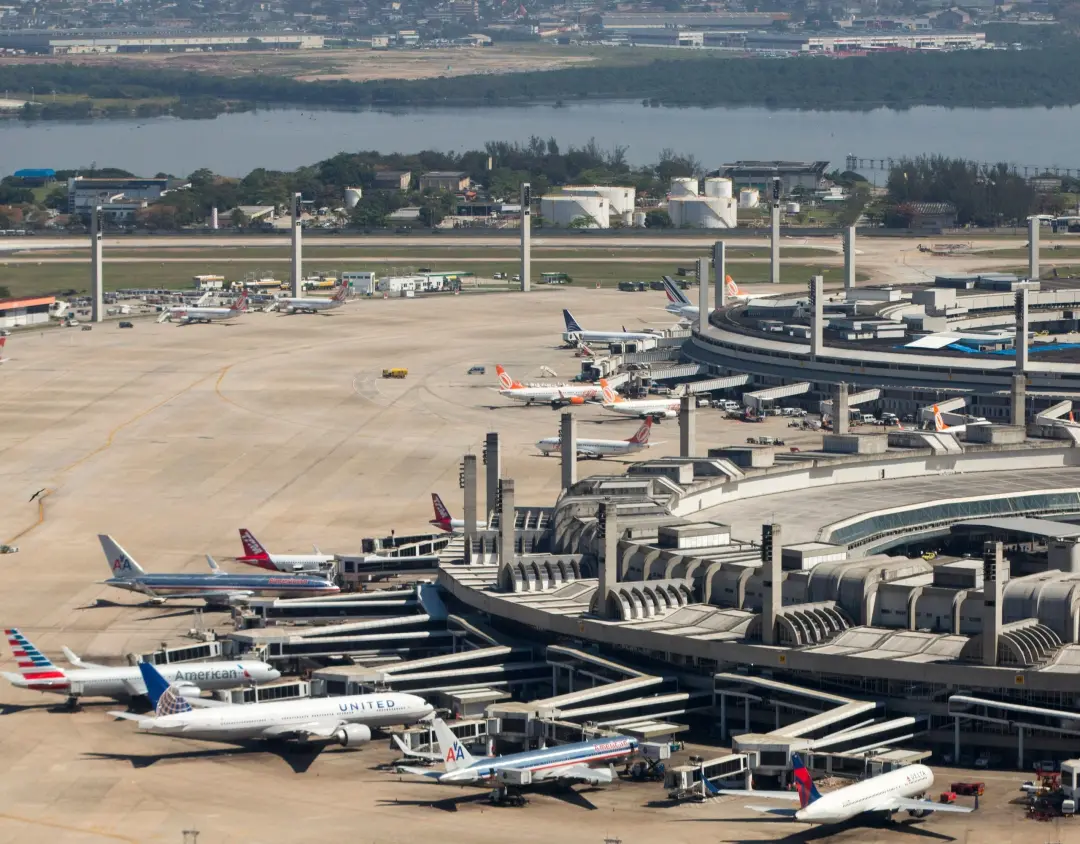 Aena assumiu a gestão do Galeão no Rio de Janeiro com contrato de compra e venda por R$ 2,9 bilhões, ficando responsáve…