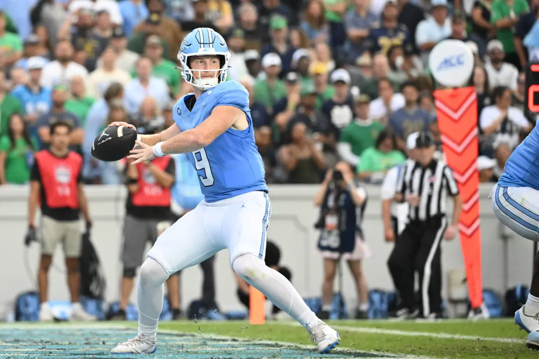 North Carolina fez mais pontos que qualquer time de Notre Dame nesta temporada, marcando um touchdown em cada quarto. E…